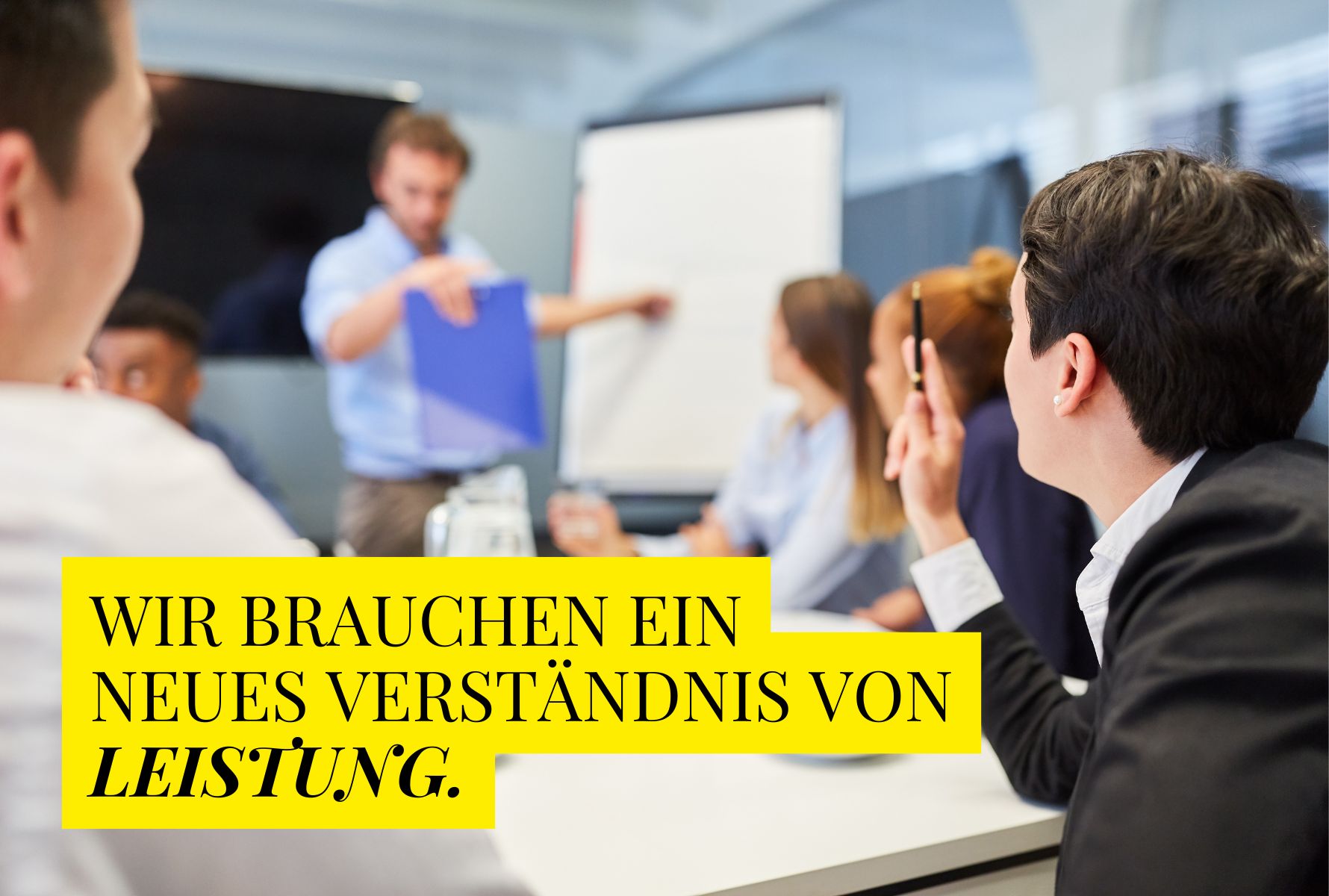 ein gelangweilter Mensch in einem Meeting